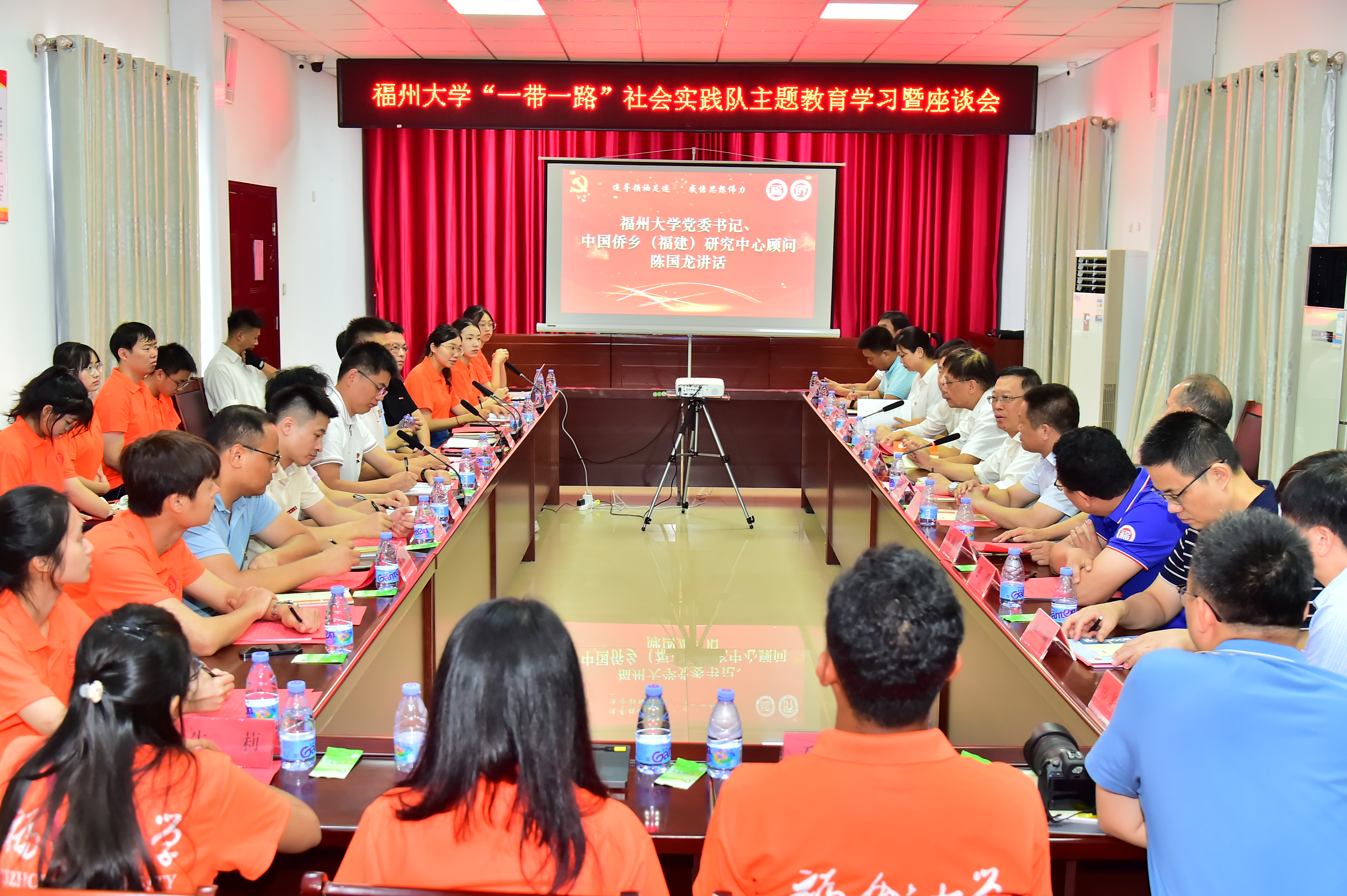 01-座谈会现场.JPG